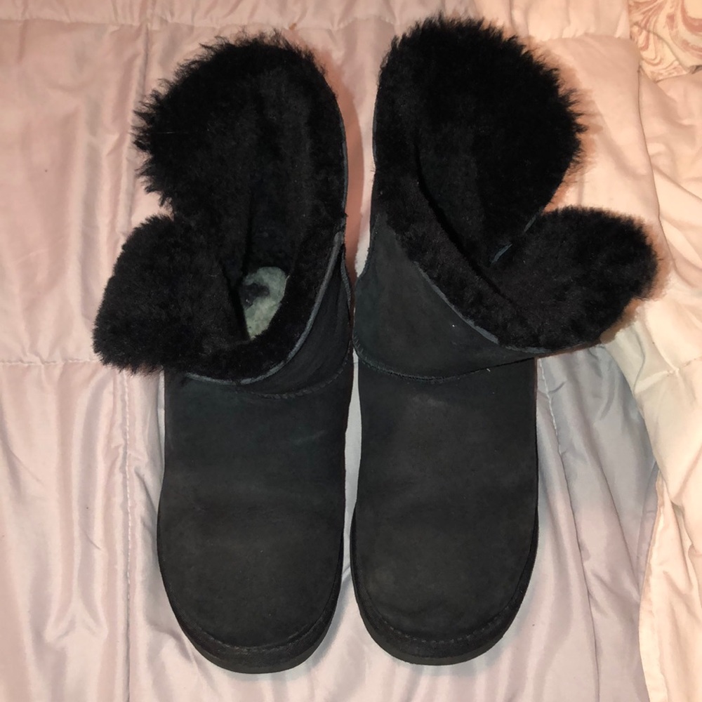black bailey button uggs